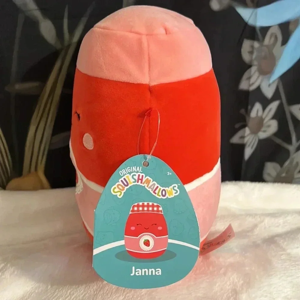Squishmallows 😍🍓🎉 nwt